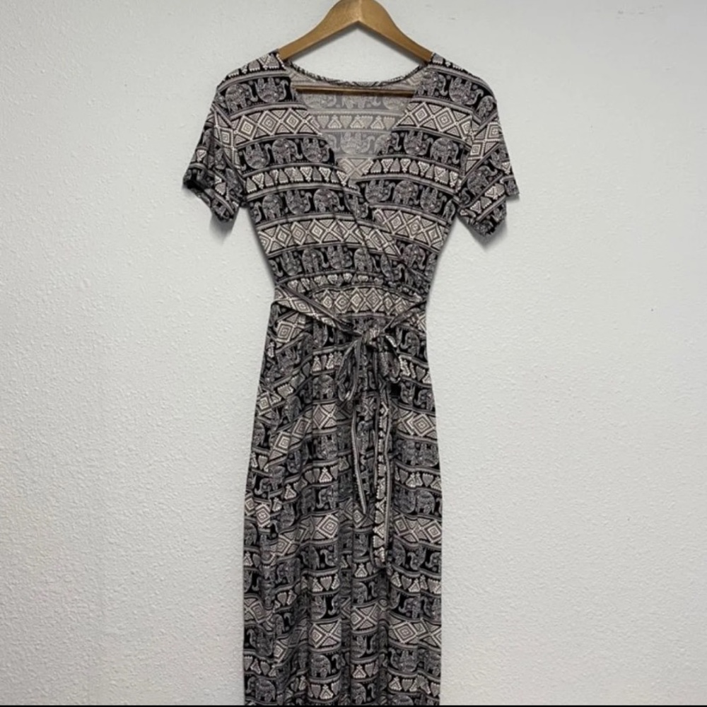 🦋Women’s Elephant Print Black Maxi Dress Size S/M